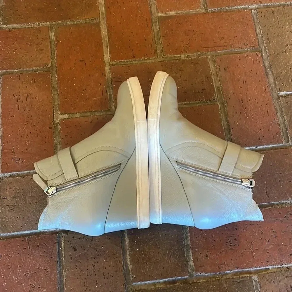 Linea Paolo 9 Freshton Wedge Sneaker Ankle Boot Light Gray Leather Bootie‎